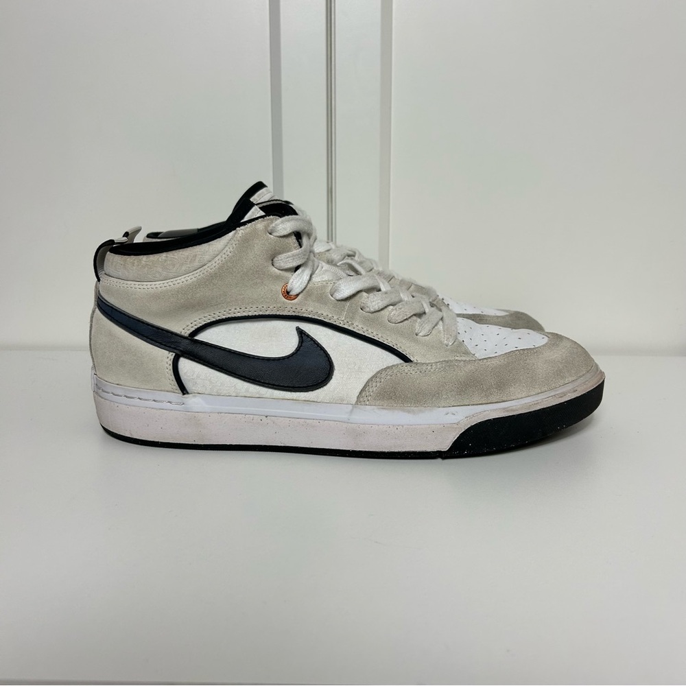 Nike sb react Leo baker white black